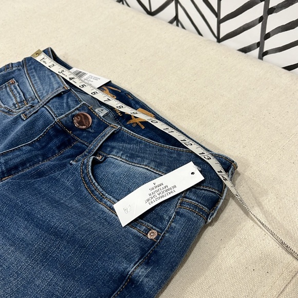 NWT Seven7 9” inseam Sunset Bermuda Fray Hem Denim Shorts, Size 4, Color: Miners - Picture 11 of 16